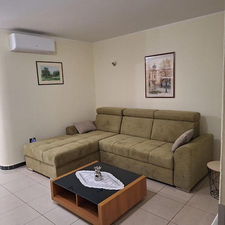 Apartman Luka Lägenhet Pula Exteriör bild